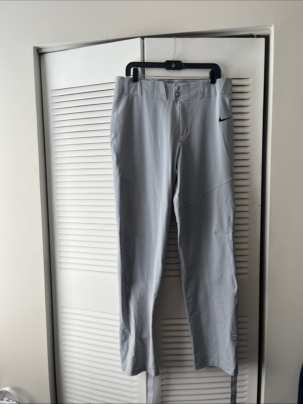 Nike Men’s Lightweight Light Gray Athletic Pants Size L